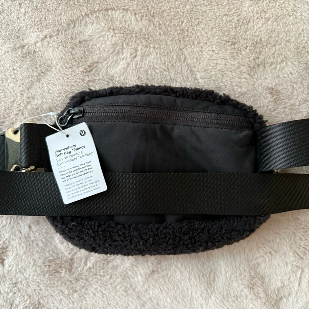 NWT Lululemon Everywhere Belt Bag 1L *Fleece - Black/Gold